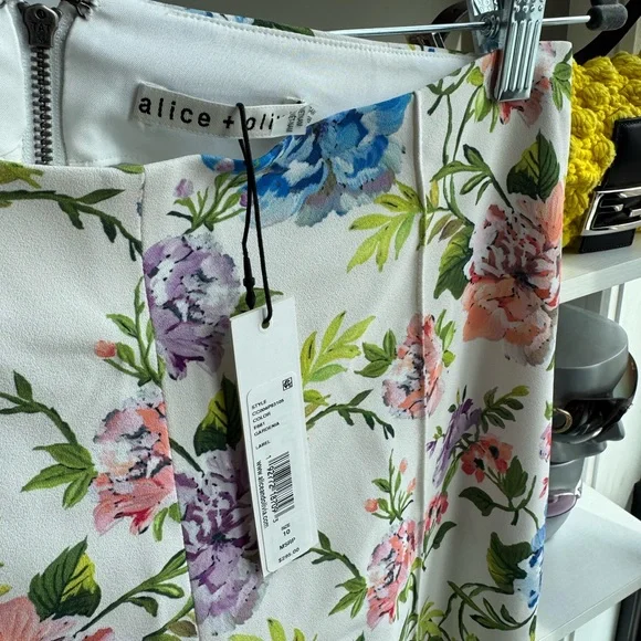 Alice + Olivia White and Pink Cropped Floral Pants